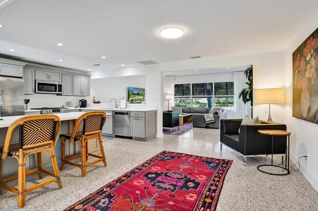 Building Photo - 221 N Swinton Ave