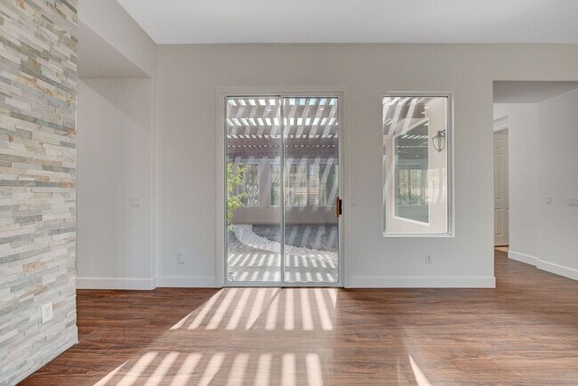 Building Photo - Anthem country Club Golf Community Beauty