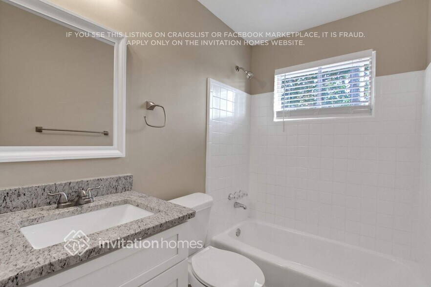 Building Photo - 5801 Oakleaf Dr