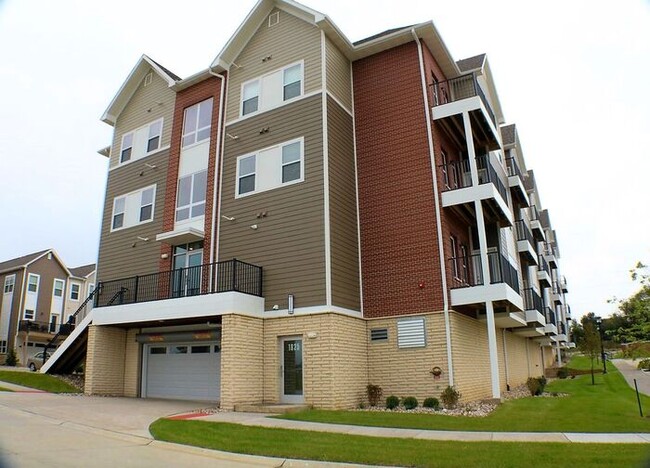 Building Photo - $1,325 | 1 Bedroom, 1 Bathroom Condo | Pet...