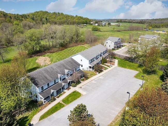 Building Photo - "Spacious 3-Bedroom Haven with 3 Full Baths in Charming Hinesburg!"