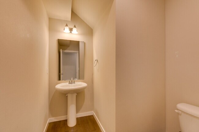 Building Photo - Luxury Home in Kenmore / Bothell!