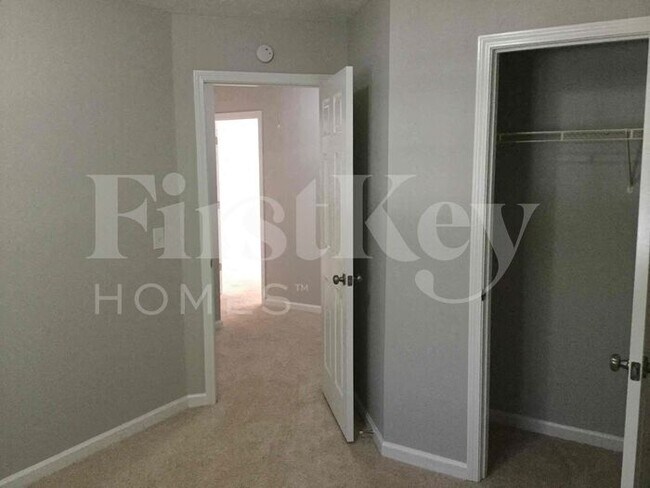 Building Photo - 280 Lazy Hollow Ln