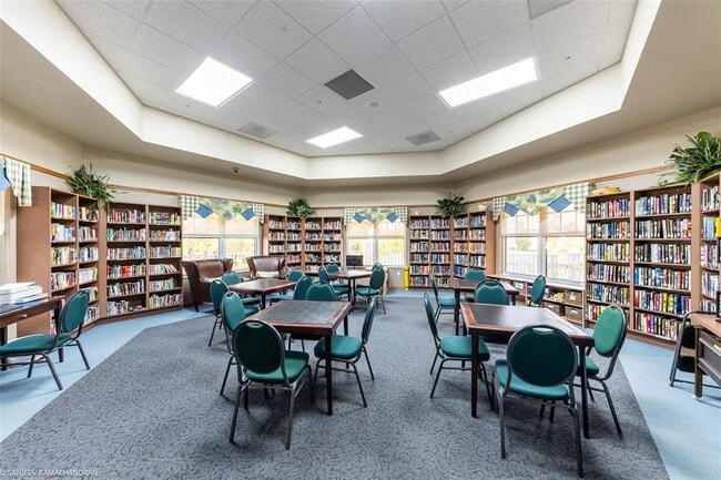 Building Photo - 2 Emden Cir