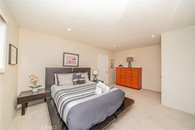 Building Photo - 1600 Palm Tree Dr