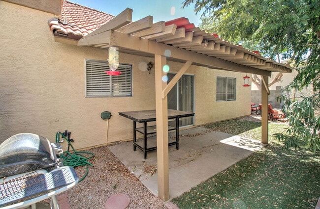 Building Photo - 1756 E Kesler Ln