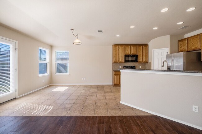 Building Photo - 3 Bedroom, 2 Bath Home in the Village of Berry Creek