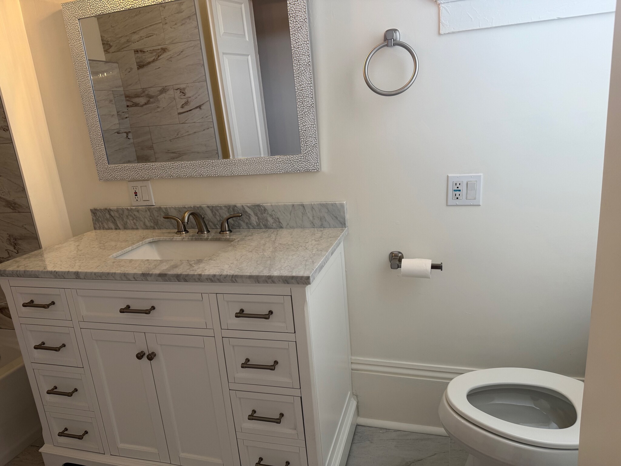 Bathroom - 4223 Prytania St