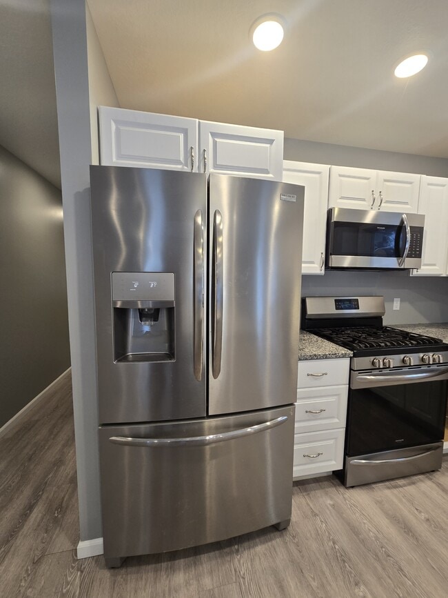 Building Photo - 1796 E Lake Mitchell Dr