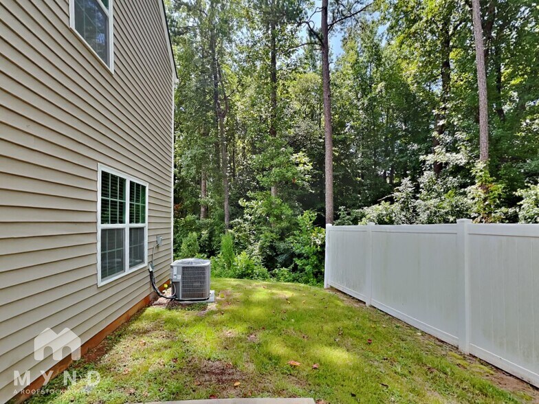 Building Photo - 1052 Jaxson Terry LN