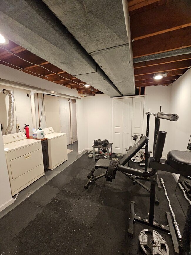 Building Photo - 5648 Beacon Hill Dr