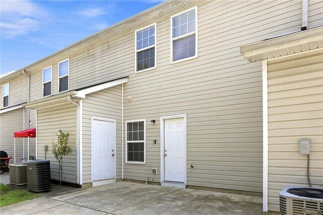Building Photo - 8641 Thomas Ln