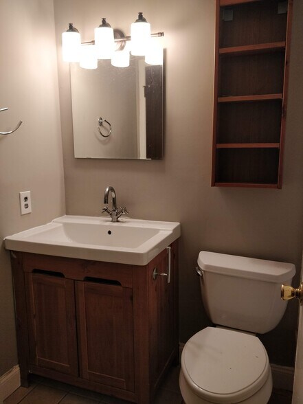 Bathroom - 112 Kelmar Ave