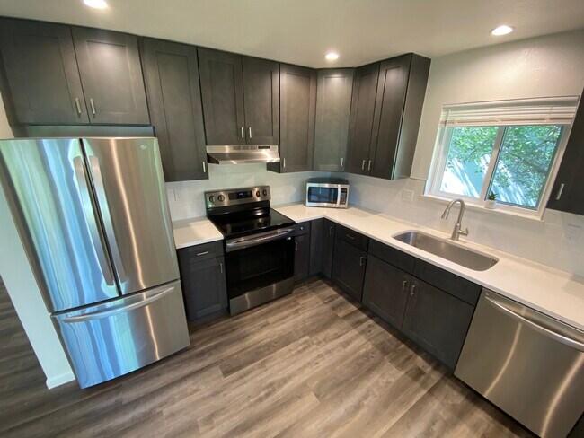 Building Photo - 1475 Chambers Dr