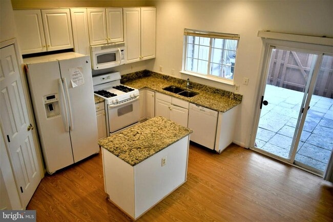 Building Photo - 2427 Dew Meadow Ct