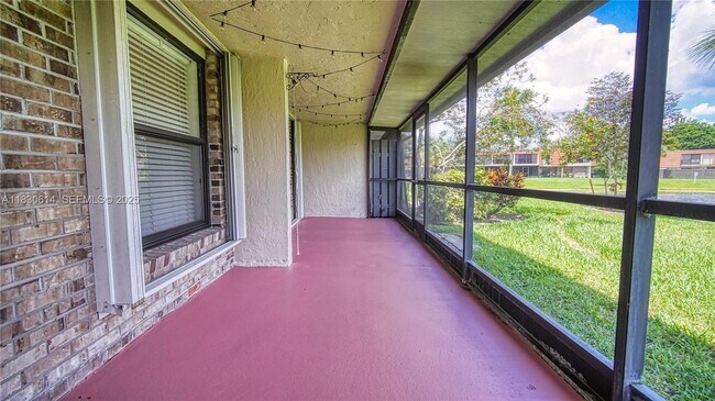 Building Photo - 11101 SW 15th Manor