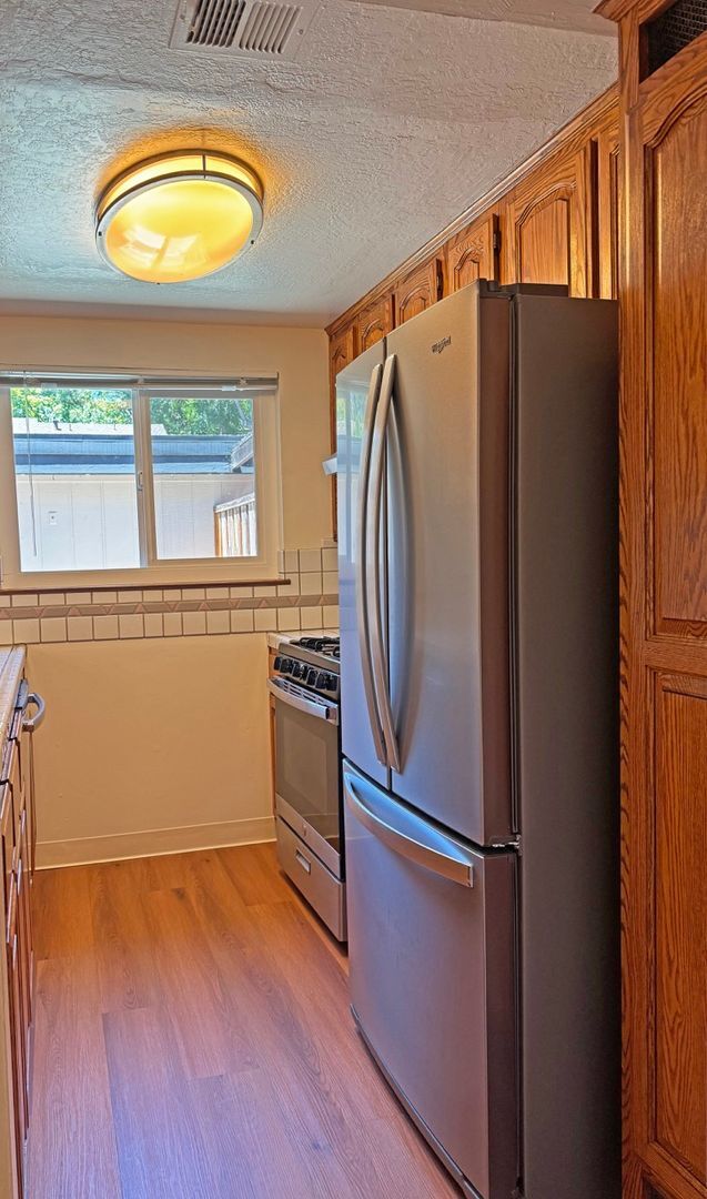 Building Photo - Beautifully Updated 3 Bedroom, 2.5 Bathroom Townhome!
