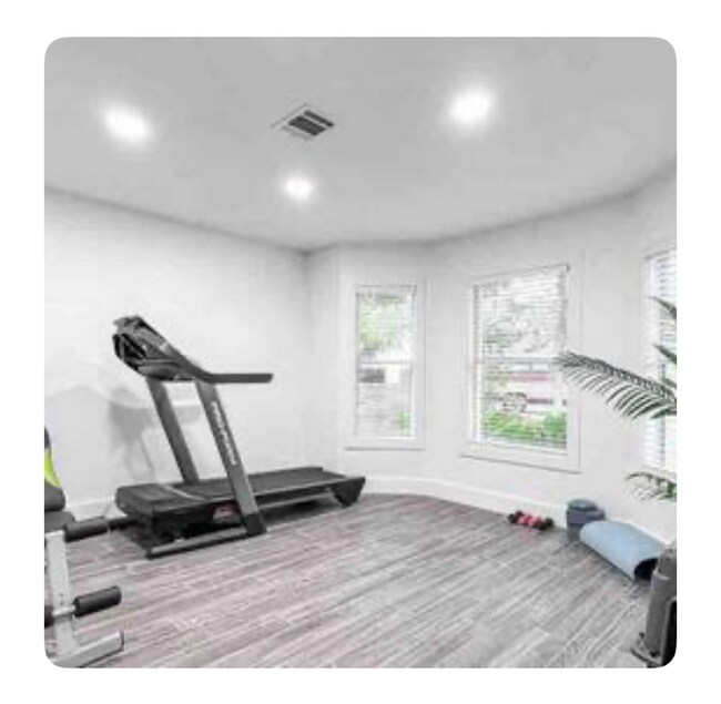 Building Photo - 902 Lodosa Dr