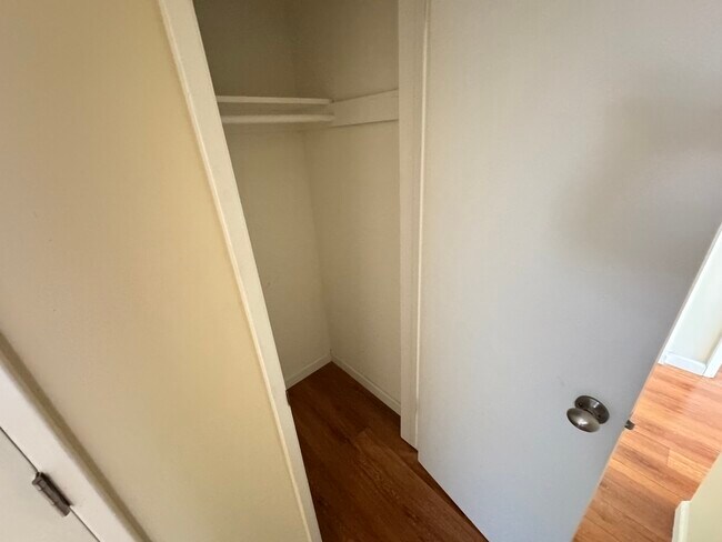 Building Photo - 521 S Manhattan Pl