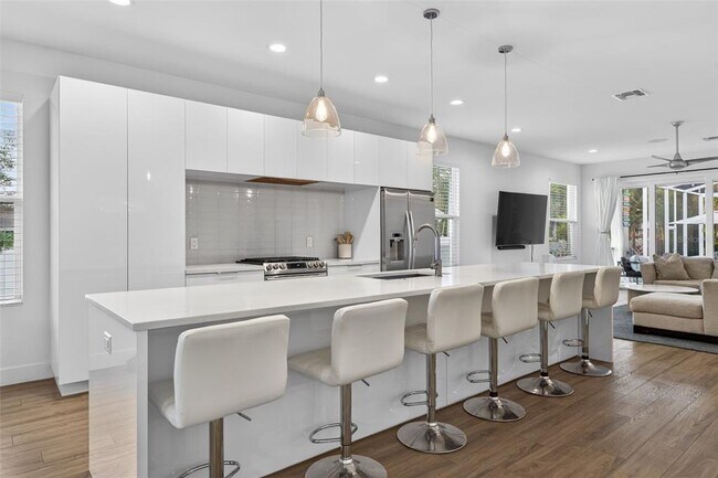 Building Photo - 6163 2nd Ave S