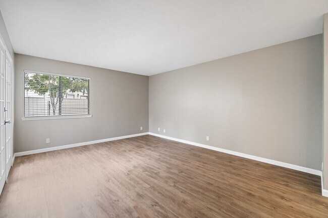 Building Photo - San Diego Desirable Del Cerro - APRIL FREE - 3 bed / 2 bath Attached Home w Garage, Patio, and A/C