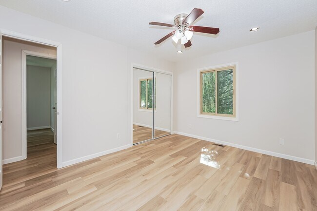 Building Photo - 373 Elan Ct