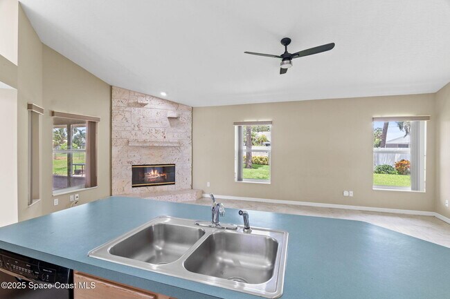 Building Photo - 475 Buttonwood Dr