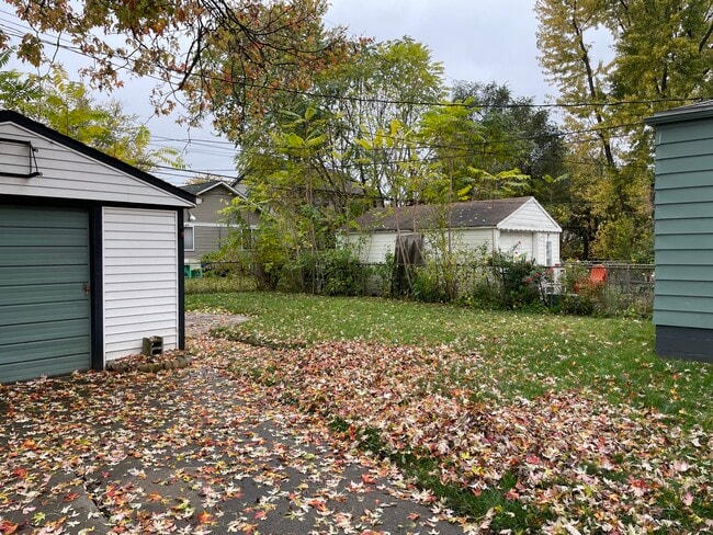 Building Photo - 131 W Evelyn Ave