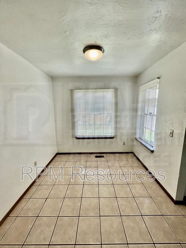 Building Photo - 7002 Woodlake Dr