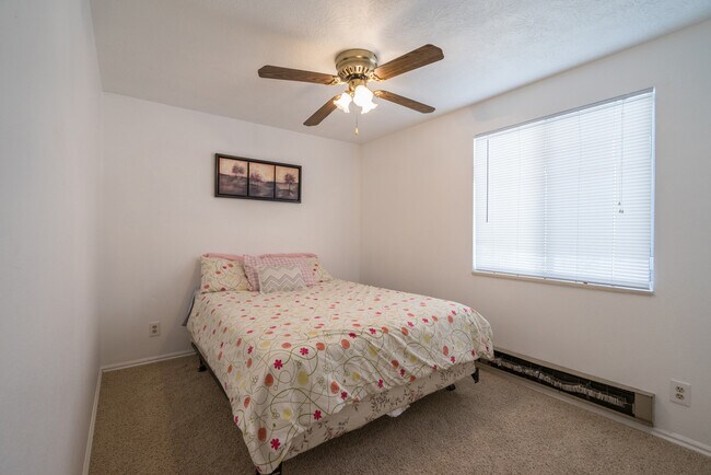 Building Photo - 3 Bedroom Home In St. George With Spacious Backyard