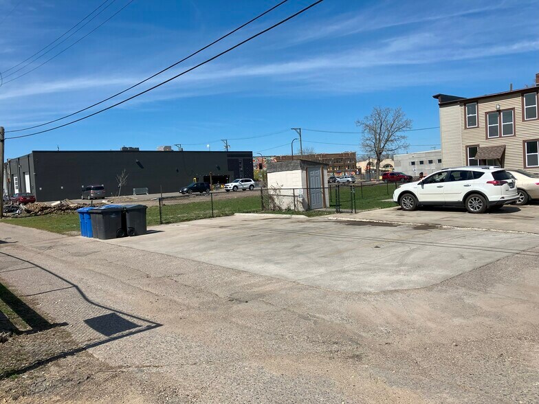 Building Photo - 3052 Minnehaha Ave