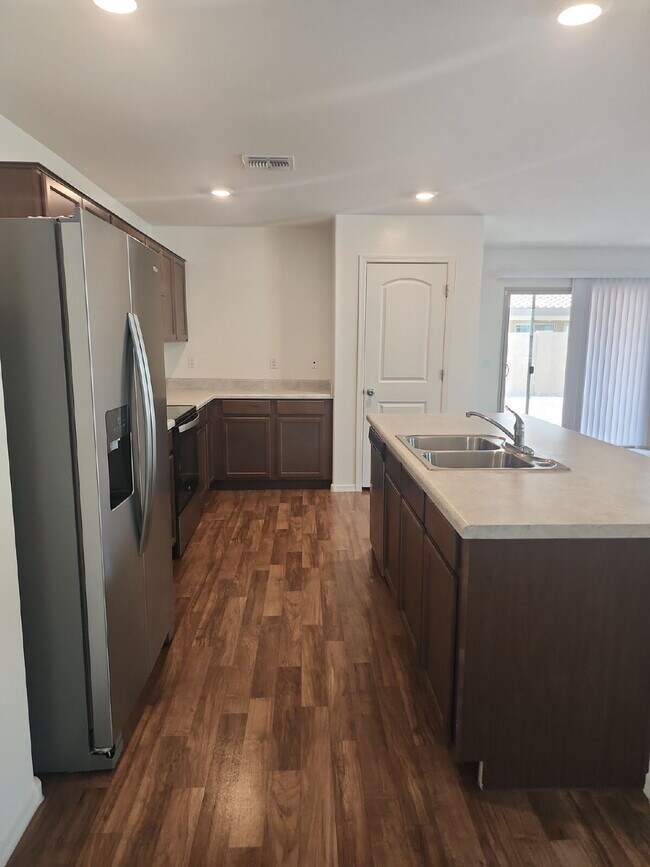 Building Photo - "Spacious 4-Bedroom Oasis in Casa Grande with 2 Full Baths – Your Perfect Home Awaits!"