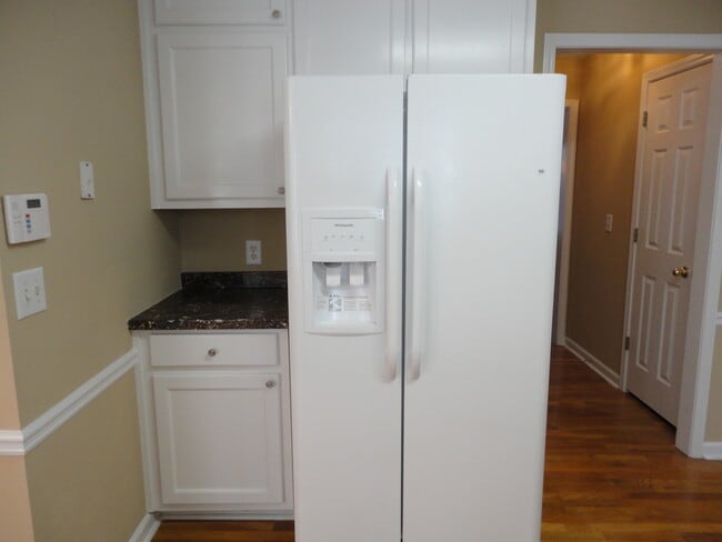 Building Photo - 2700 Kingstream Way SW