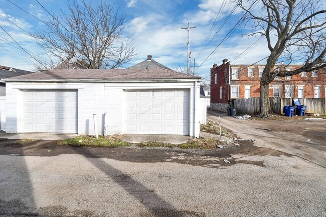 Building Photo - 405 E Welch Ave