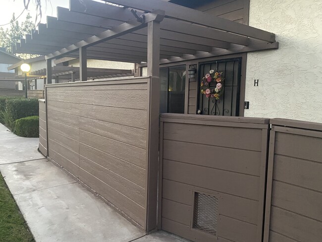 Building Photo - 2316 Gosford Rd