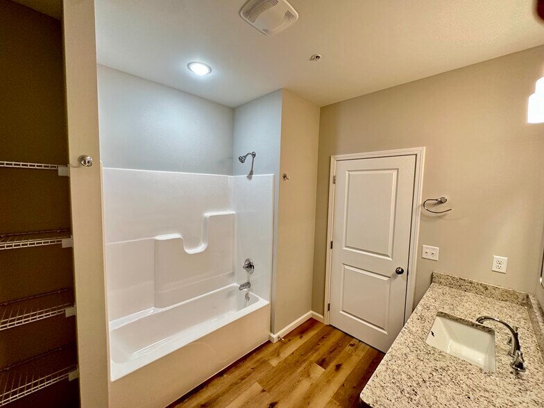 Building Photo - 210 Kinniard Rd