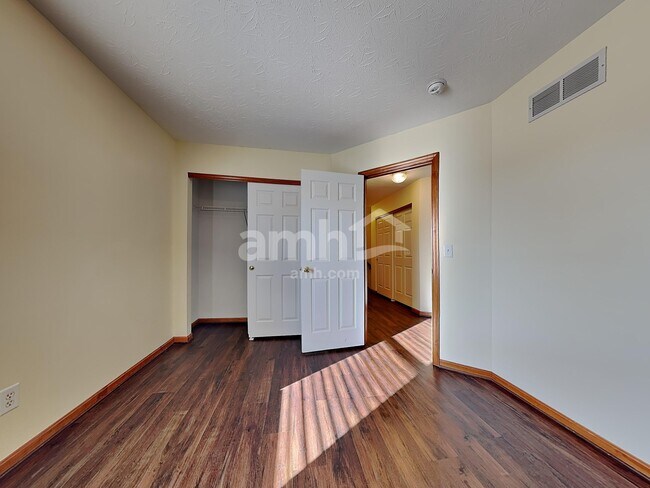 Building Photo - 6088 Lakewood Dr