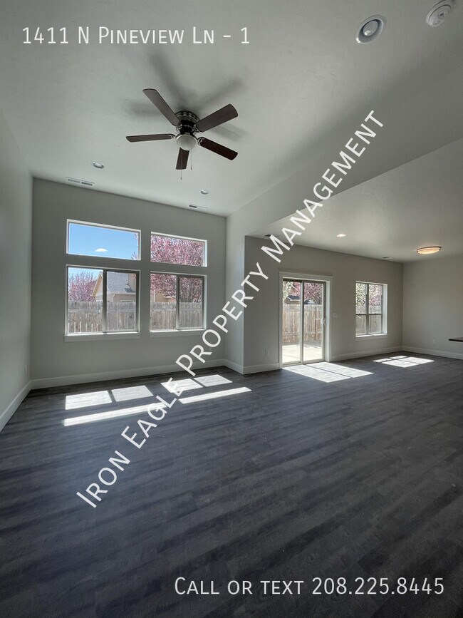 Building Photo - 1411 N Pineview Ln
