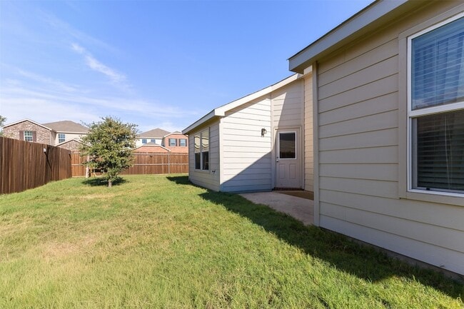 Building Photo - 10112 Falkland Rd