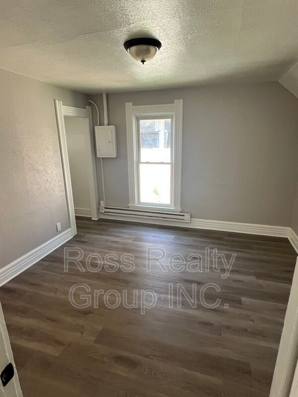 Building Photo - 1121 Delence St