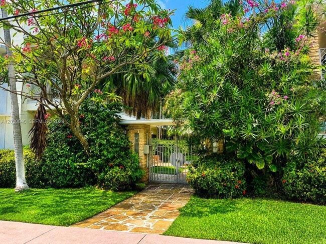 Building Photo - 2137 Calais Dr