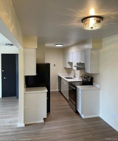 Building Photo - 510 Montrose Ave