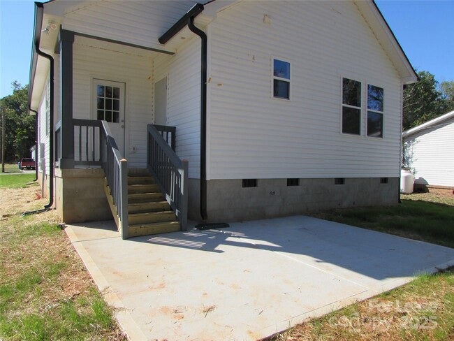 Building Photo - 612 Anderson St