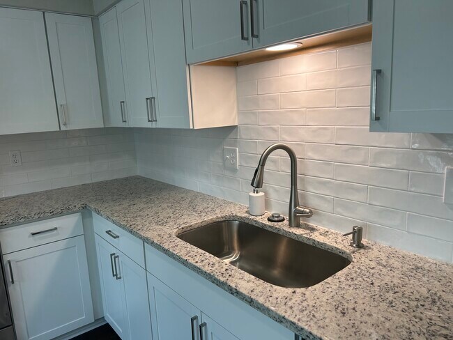 Building Photo - 114 High Oak