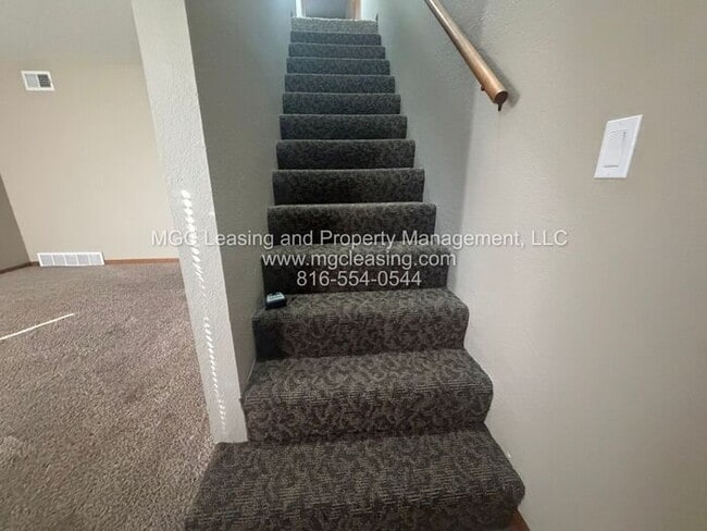 Building Photo - Peaceful Townhome with Private Patio by La...