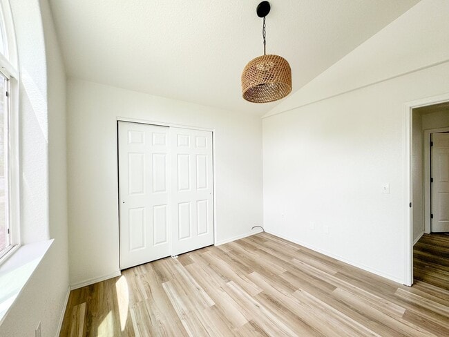 Building Photo - 3 Bed - 2 Bath - Fenced Yard