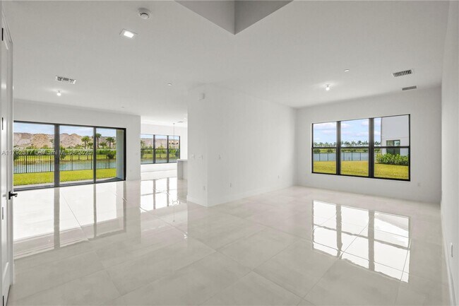 Building Photo - 12865 Wingspan Ct