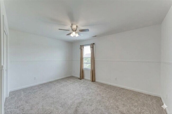 Building Photo - 1824 English Oak Dr