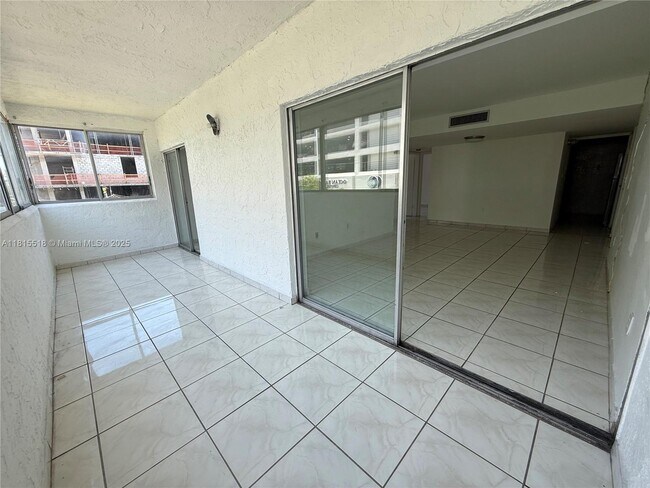 Building Photo - 750 NW 43rd Ave