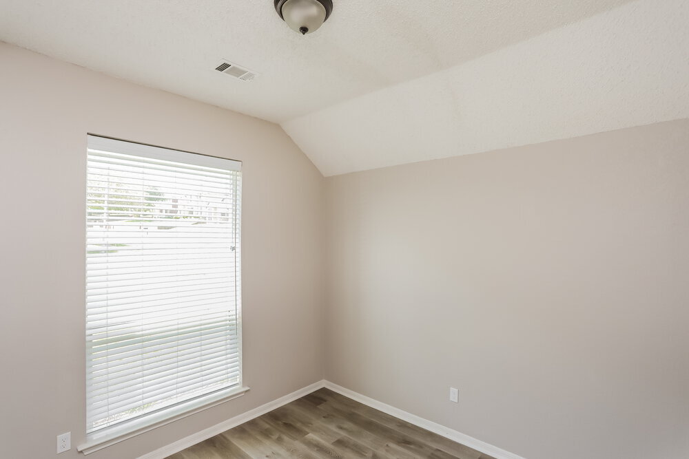 Building Photo - 2001 Valley Falls Ave